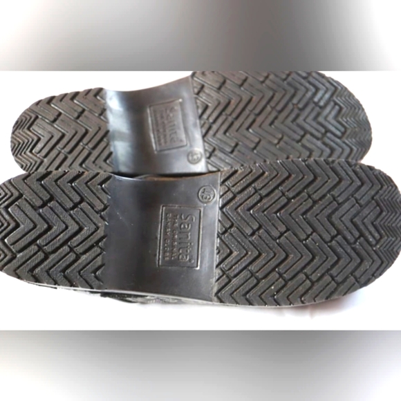 Sanita Metallic Leaf Patterned Clogs - Picture 7 of 16